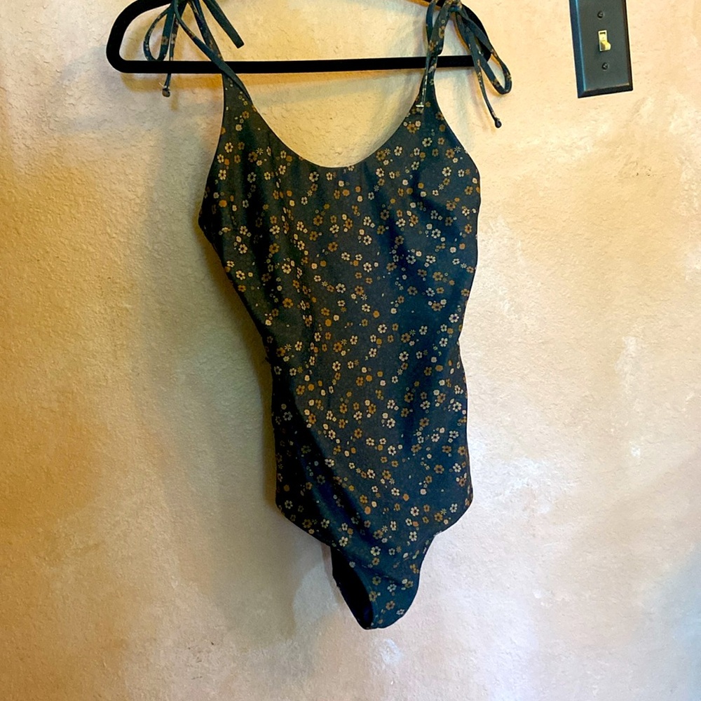 Albion Flora One Piece Swimsuit Size Medium